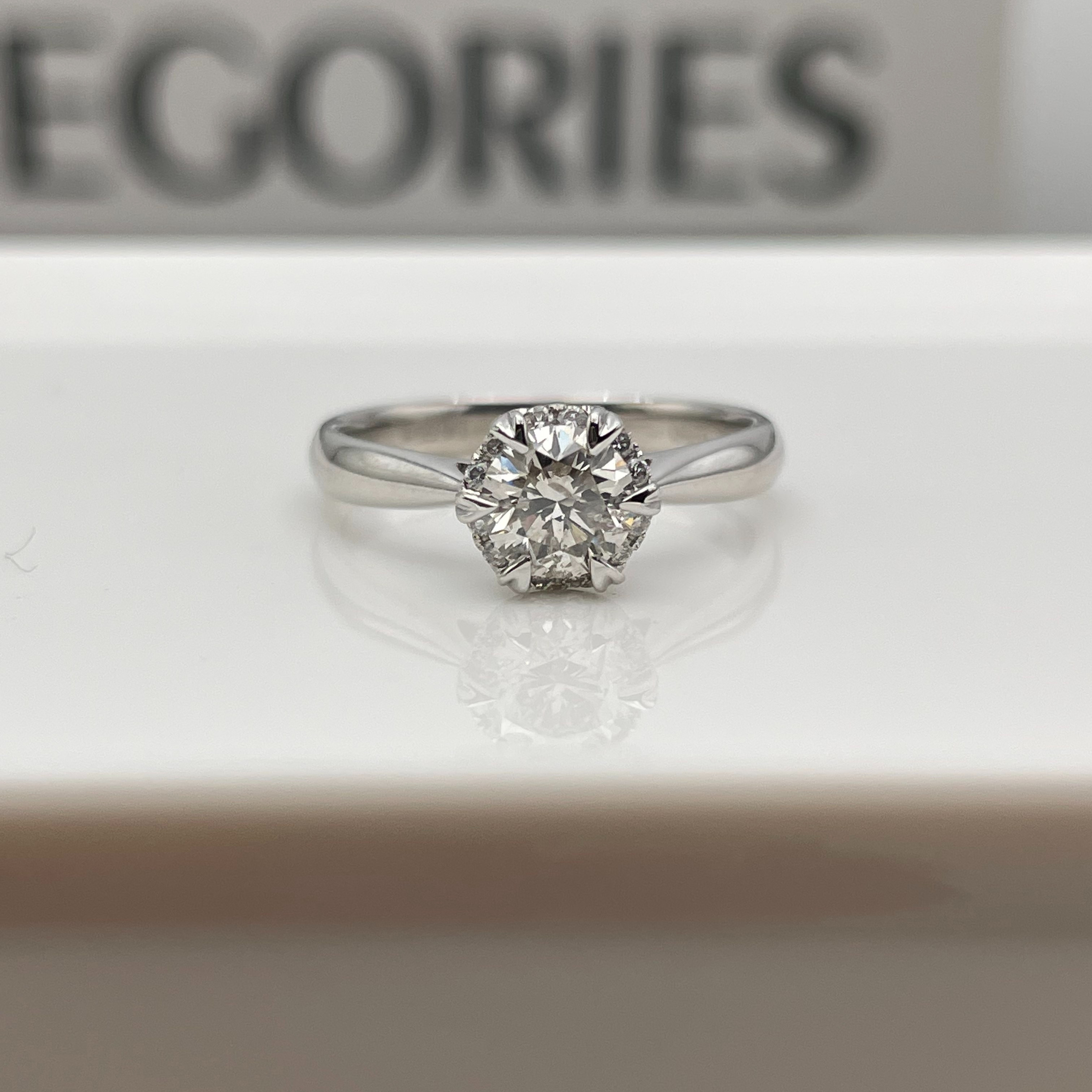 Flash sale Saturday fu 55-minute flower diamond ring, surrounded by diamonds, with great brilliance