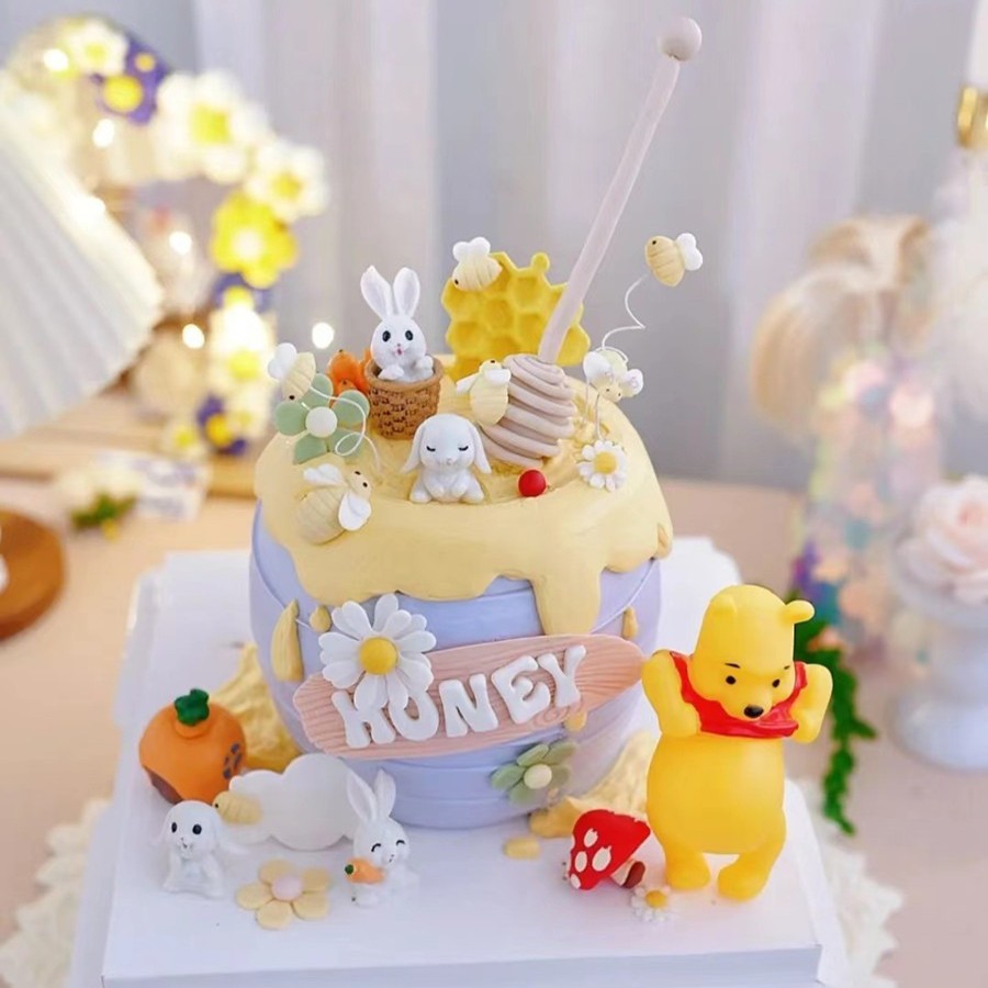 网红大肚维尼熊蛋糕装饰摆件可爱搪胶睡衣小熊公仔儿童生日配件 - 图0