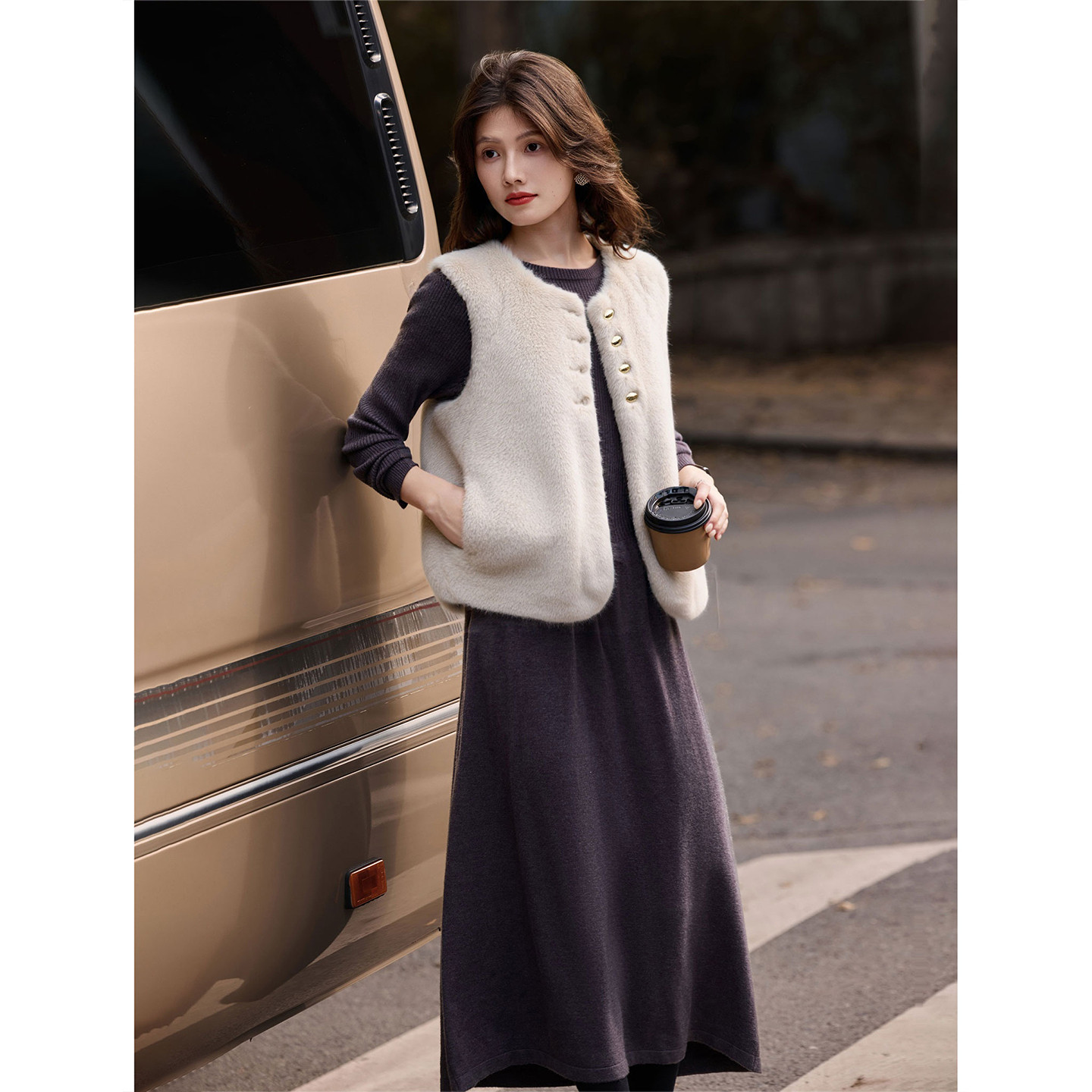 苏醒的乐园纯色温柔无袖仿皮草马甲2025年冬季新款外套上衣女装,淘宝优惠券,粉丝福利购,淘宝优惠卷