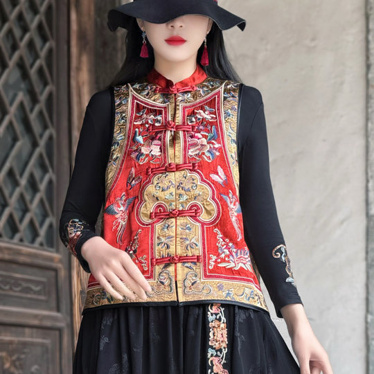 2025春季新品国风无袖绣花坎肩妈妈装背心中式盘扣马甲上衣遮肉