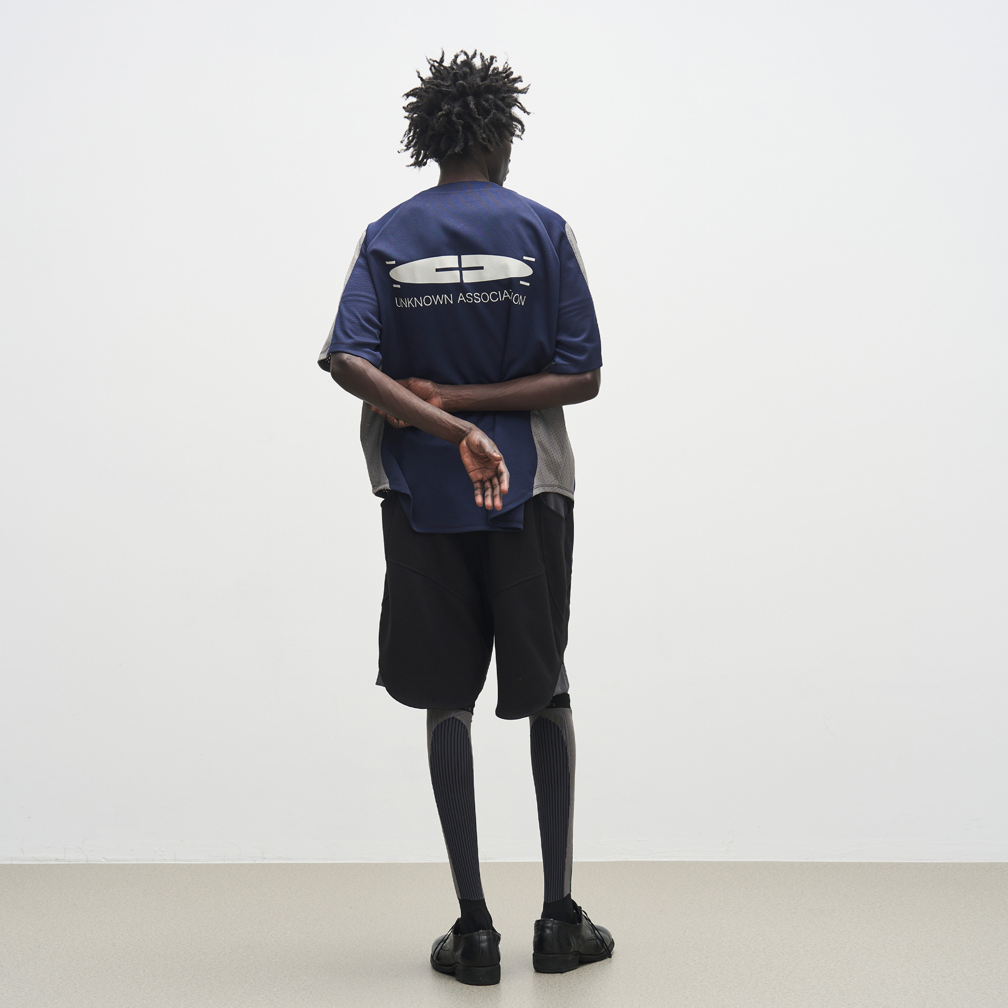 7440 37 1 SS24 圆形印花圆领棒球开衫短袖 - 图2