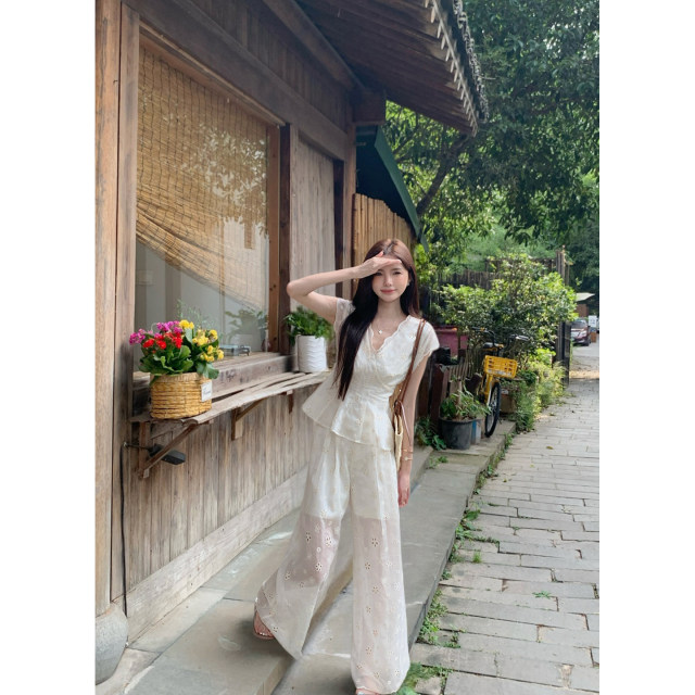 Sazujia petite hollow flower embroidered ເທິງຄໍ V + ຂາກ້ວາງສອງສິ້ນ summer ຊຸດຫວານສໍາລັບແມ່ຍິງ