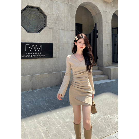 佐佐家小个子 V领收腰褶皱连衣裙女春秋季长袖修身短款包臀裙子