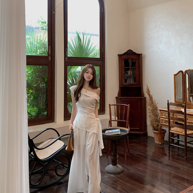 Huangzuozuo Sazuojia ຂະຫນາດນ້ອຍ slanted shoulder top trousers temperament ຊຸດແມ່ຍິງ summer ສອງສິ້ນ