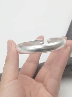 光面足银开口时尚风手环