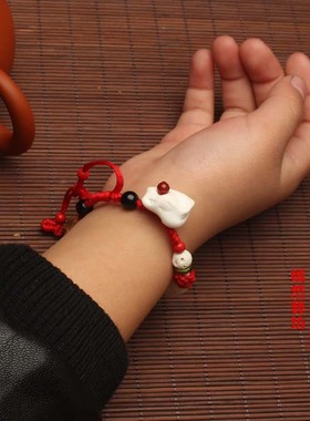 婴儿桃核黑狗牙红绳手链