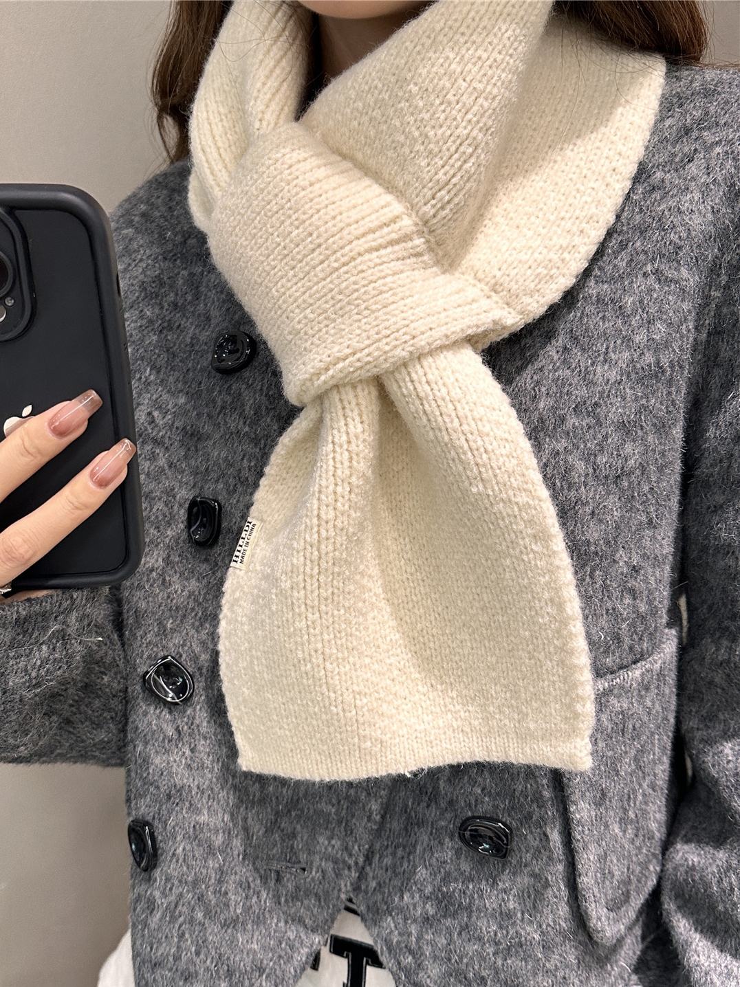 日系新款穿洞针织围脖秋冬纯色百搭保暖交叉毛线小围巾短款男女 - 图1