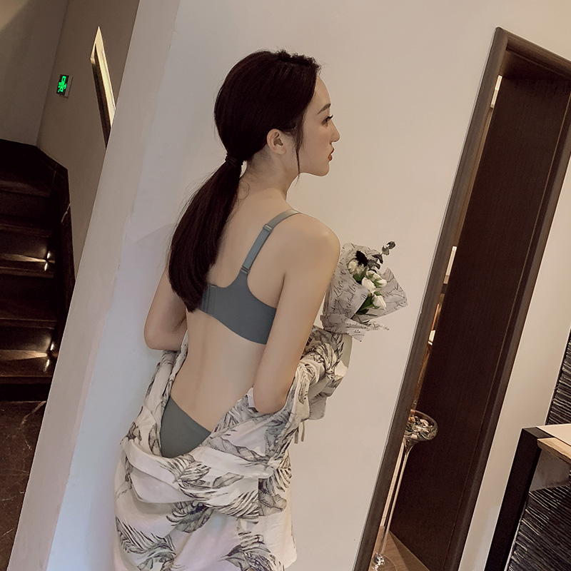 荷韵阁旗舰店聚拢内衣少女小胸结婚一片式无痕无钢圈调整型红色本命年文胸套装2