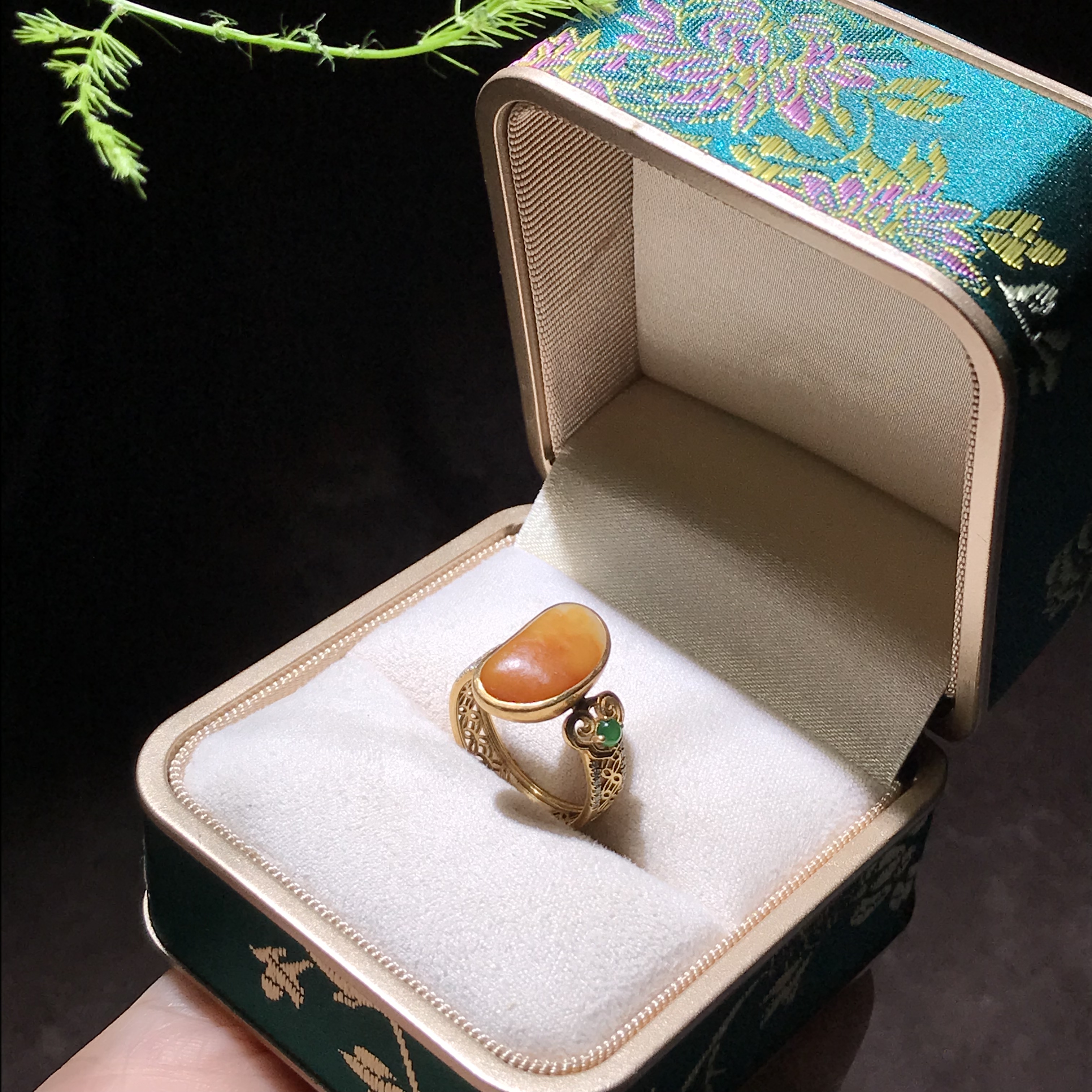 Ru Xian Jade Road 18K heavy gold inlaid with natural Huang Qin single seed ring single seed raw stone gold inlaid with jade belt certificate