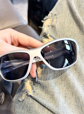 Y2K一体式粗边墨镜甜酷辣妹