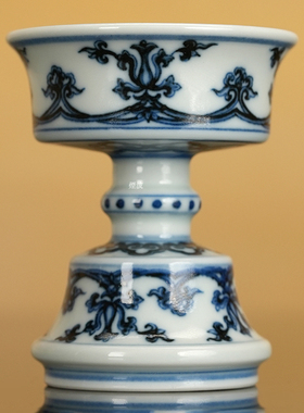 青花宝相纹内画烛台