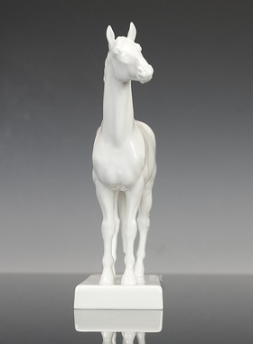 纯白马动物瓷塑装饰摆件