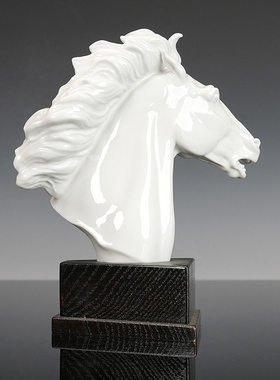 纯白马首1949年纪念动物瓷塑
