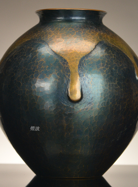 锤目雨垂纹小款台面花瓶