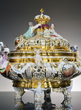 公爵夫人彩绘描金宝石箱