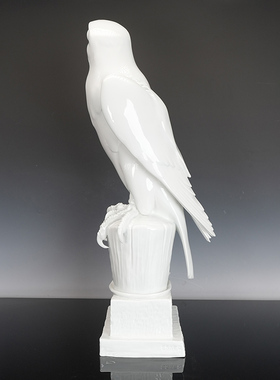 纯白猎鹰动物瓷塑摆件