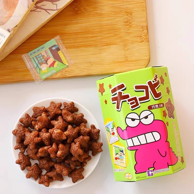 万代蜡笔小新巧克力星星饼干同款周边小卡片鳄鱼山先生巧克比零食 - 图3