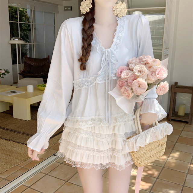 ເສື້ອຍືດຄໍ V-ruffled