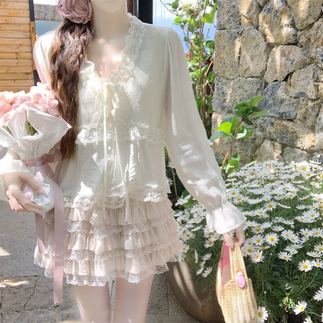 ເສື້ອຍືດຄໍ V-ruffled