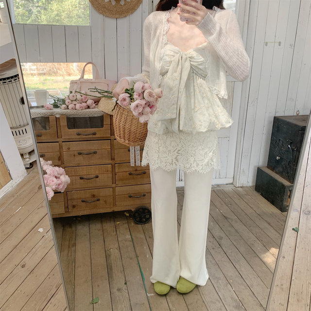 ສິ້ນ lace ອ່ອນໆ pants flared