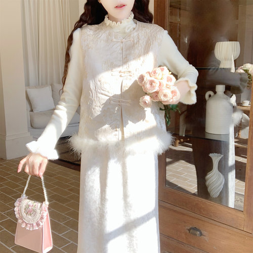 【Dear YN】新年战袍 新中式国风提花鸵鸟毛烫金夹棉马甲盘扣坎肩 - 图3