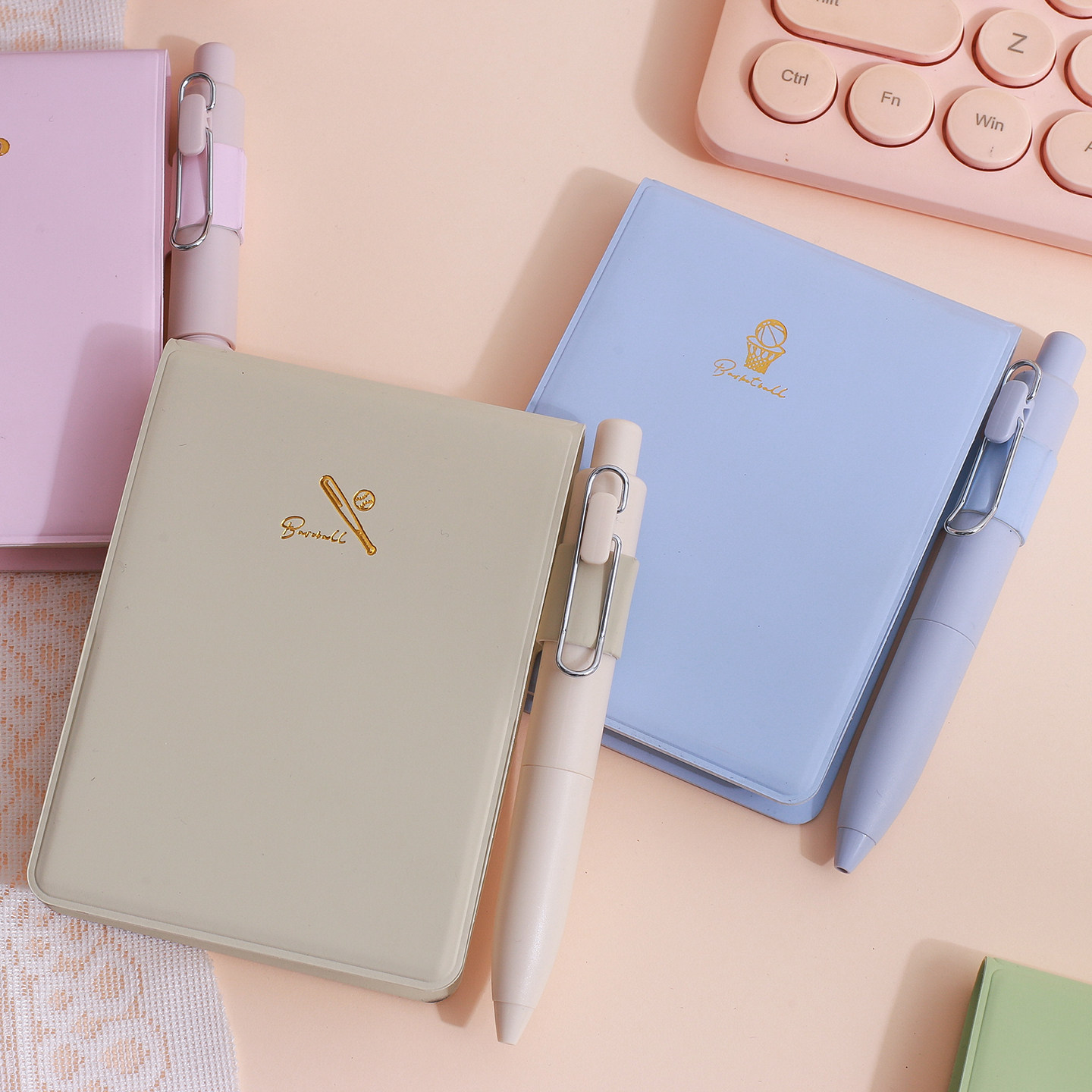 Jin Gu’s new flip-up pocket notebook is portable and portable