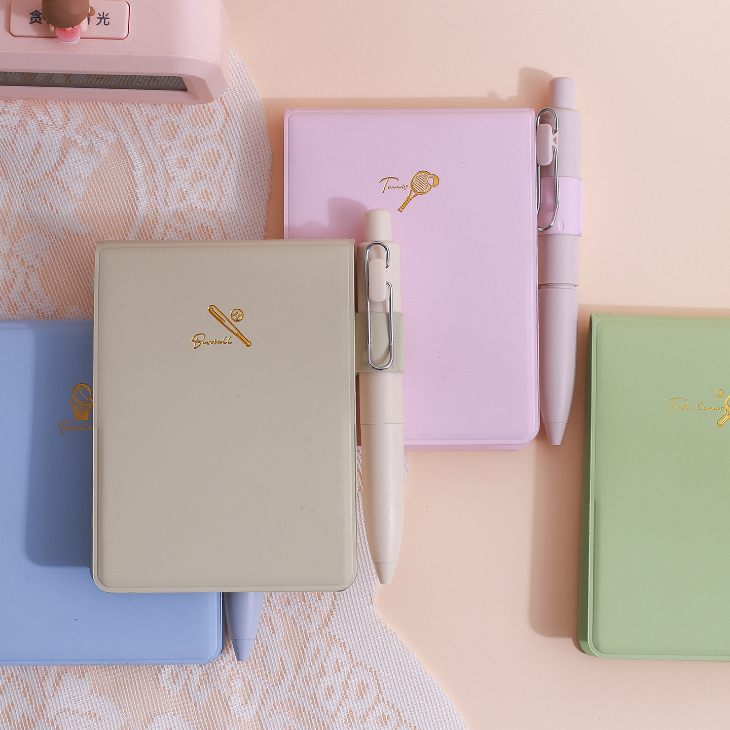 Jin Gu’s new flip-up pocket notebook is portable and portable