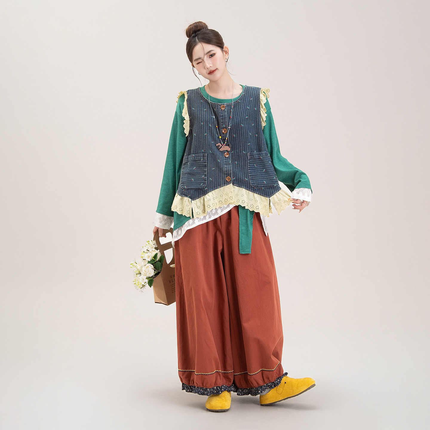 草绿色不规则蕾丝拼接T恤女春季新款叠穿马甲背心灯笼阔腿裤套装,淘宝优惠券,粉丝福利购,淘宝优惠卷