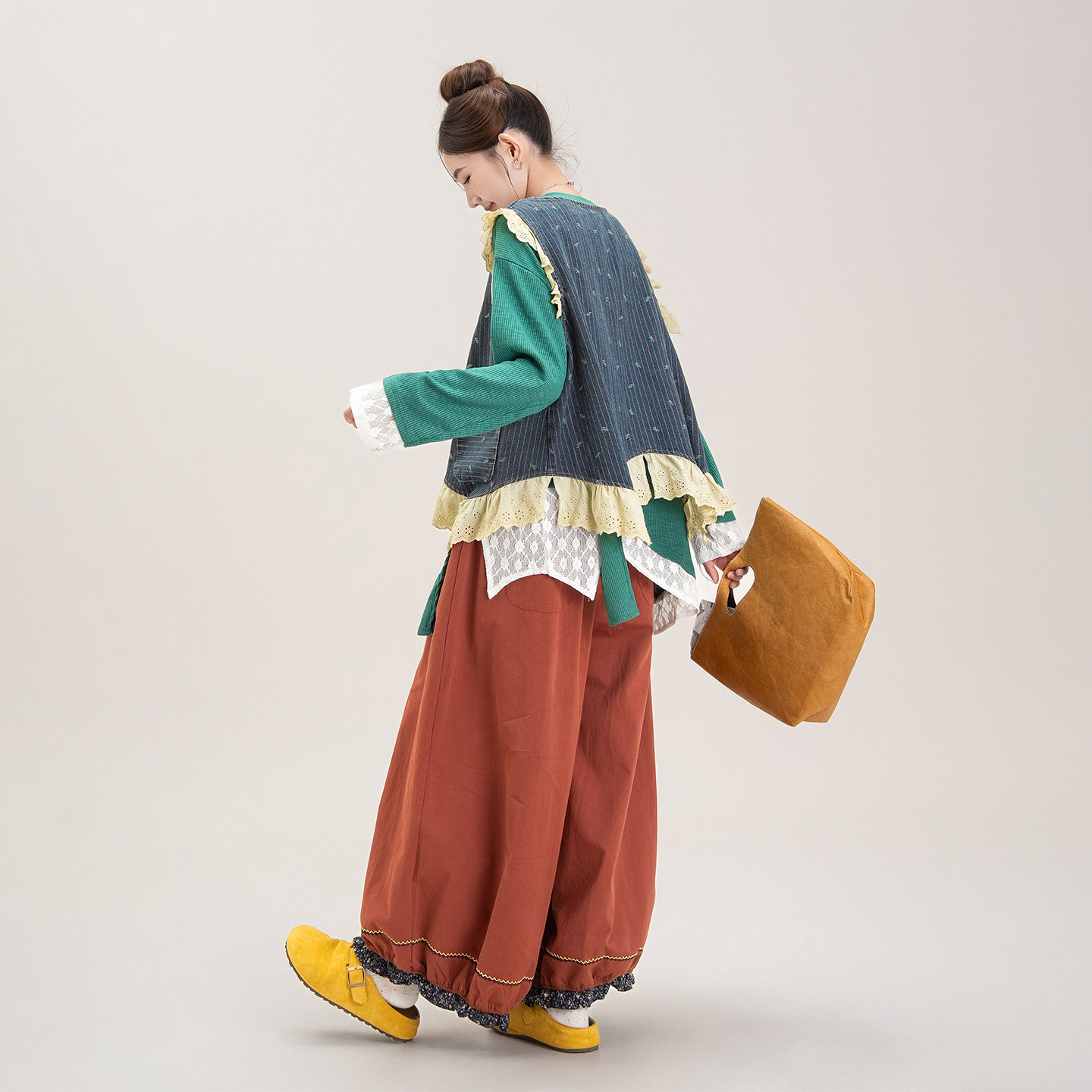 草绿色不规则蕾丝拼接T恤女春季新款叠穿马甲背心灯笼阔腿裤套装,淘宝优惠券,粉丝福利购,淘宝优惠卷