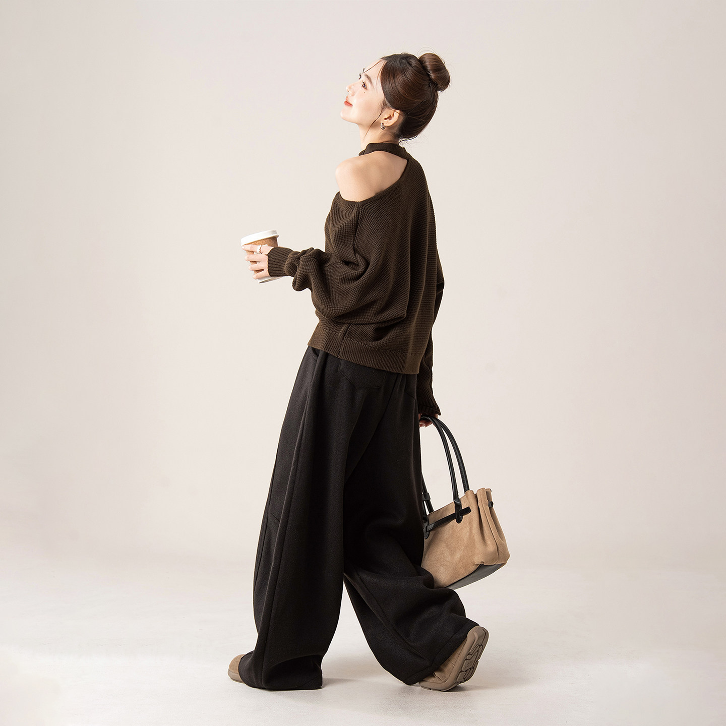 摩卡棕色圆领挂脖露肩针织毛衣女冬季新款蝙蝠袖宽松显瘦内搭上衣,淘宝优惠券,粉丝福利购,淘宝优惠卷