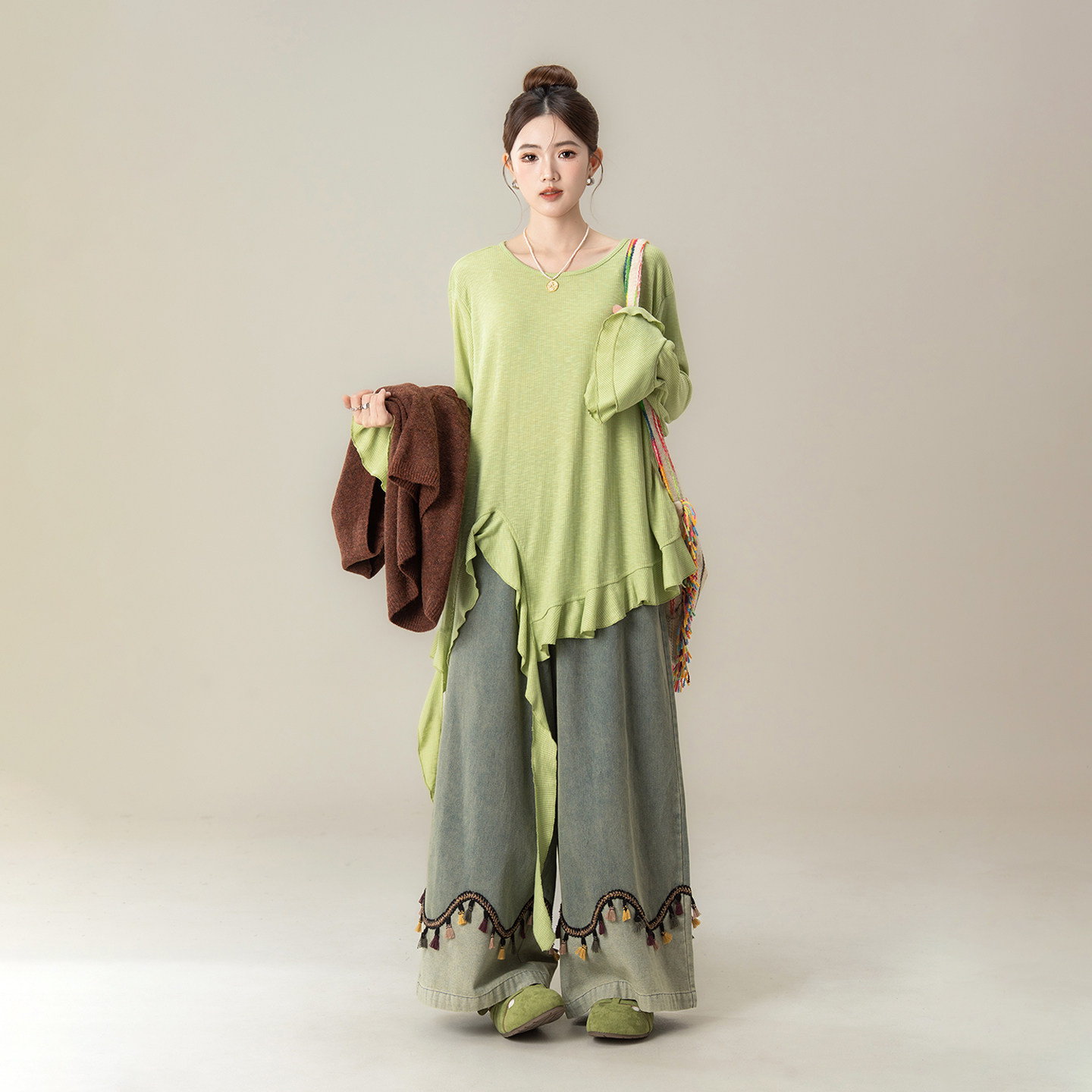 绿色不规则荷叶边T恤女春季新款叠穿花朵针织马甲牛仔阔腿裤套装,淘宝优惠券,粉丝福利购,淘宝优惠卷