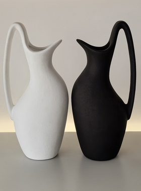 轻奢风样板间博古架装饰品组合