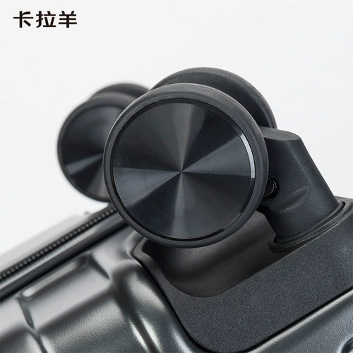 Универсальный чемодан подходит для мужчин и женщин