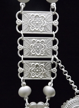 彝族银色多层流苏舞蹈摄影项链