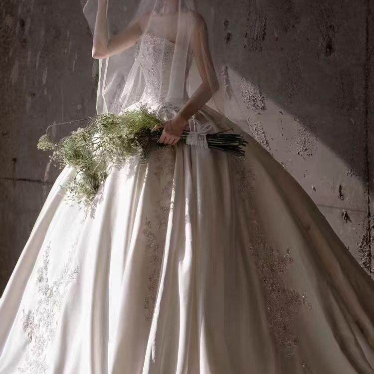 抹胸缎面主婚纱新娘2025新款重工高级质感长拖尾小个子出门纱法式,淘宝优惠券,粉丝福利购,淘宝优惠卷