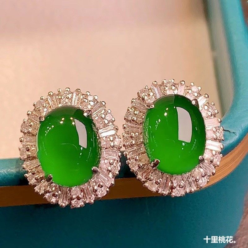 本命年天然缅甸老坑翡翠高冰种满绿蛋面18k金镶嵌翡翠耳针女士款,淘宝优惠券,粉丝福利购,淘宝优惠卷