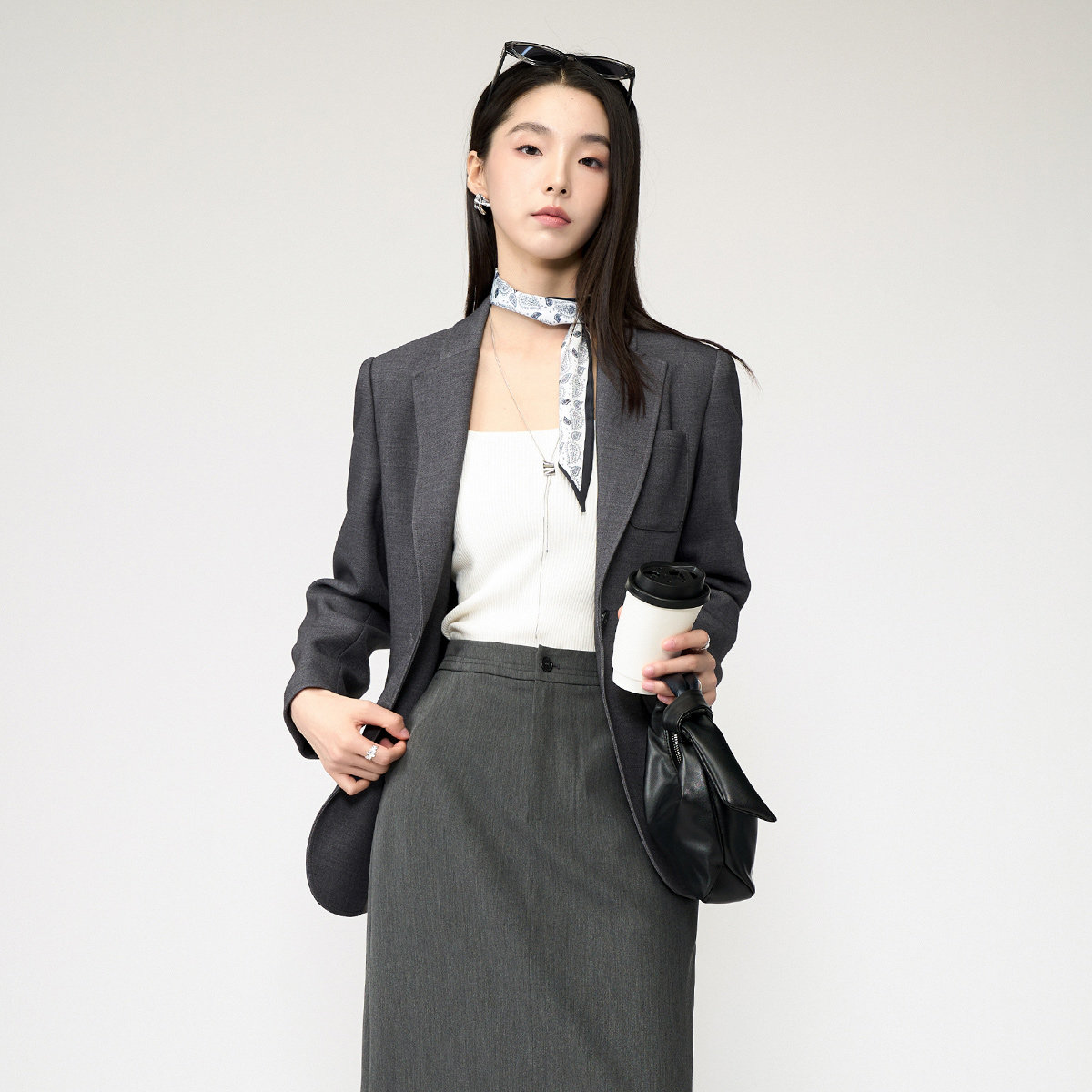 娅丽达高级感休闲灰色西装外套女春夏薄款新款女装通勤短款小西服