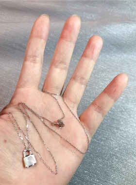 银色贝母锁头吊坠项链女精致轻奢高级感锁骨链气质百搭小众配饰品
