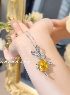 Young时尚轻奢水滴形蝴蝶结黄钻吊坠女重工T方钻爆闪黄钻项链女