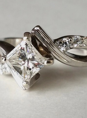 young臻荣新款简约线条指环戒指