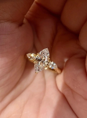 Young轻奢气质大颗马眼锆石戒指时尚百搭仿真莫桑石订婚女戒钻戒