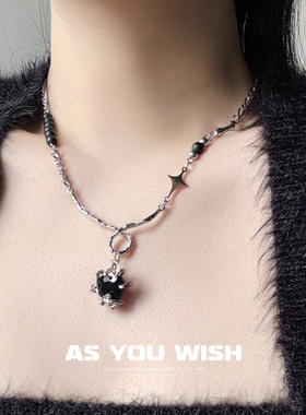 个性甜酷黑色芒星爱心吊坠项链