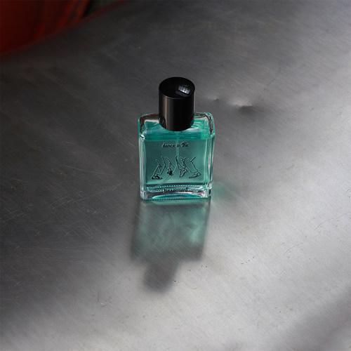 KADAKADA在地下室跳舞汗水香水香氛！锐舞氛围随时感受小众气场 - 图1