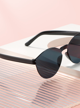 时尚新款潮流抖音墨镜女