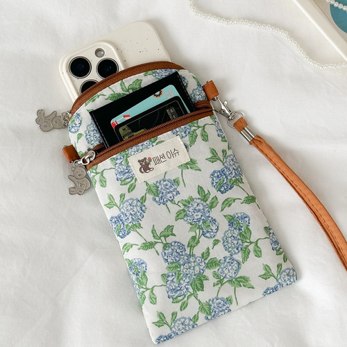 蔚蓝小狗 拉链斜跨手机包女 棉布竖款手机袋夏季休闲杂物便携收纳 - 图1