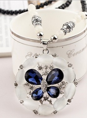 圆形立体蝴蝶蓝宝石水晶毛衣链