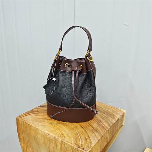 头层牛皮女水桶包潮流小众时尚单肩斜挎女包品牌尾货捡漏真皮女包 - 图0