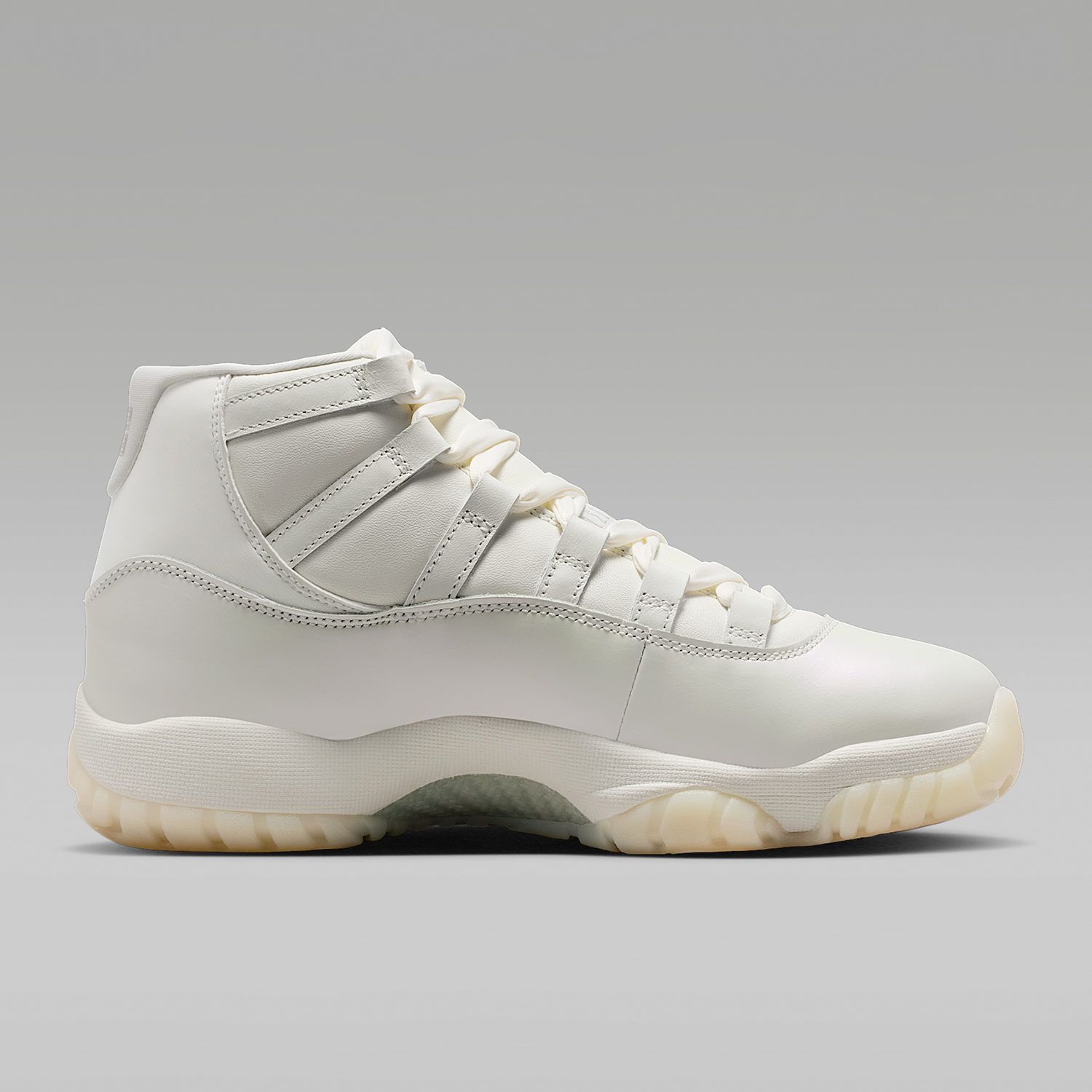 Nike/耐克官方正品JORDAN女士高帮系带减震运动篮球鞋AR0715-110 - 图2