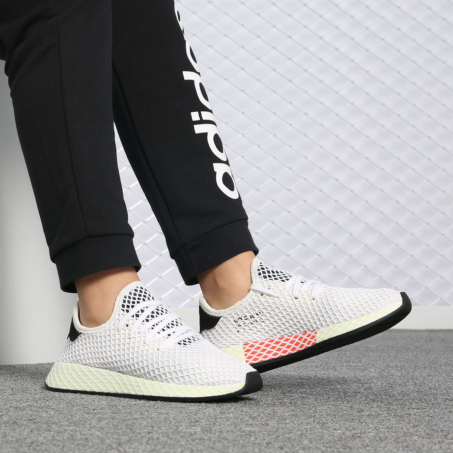 Adidas/阿迪达斯官方正品DEERUPT RUNNER三叶草男女休闲鞋 CQ2629-图1