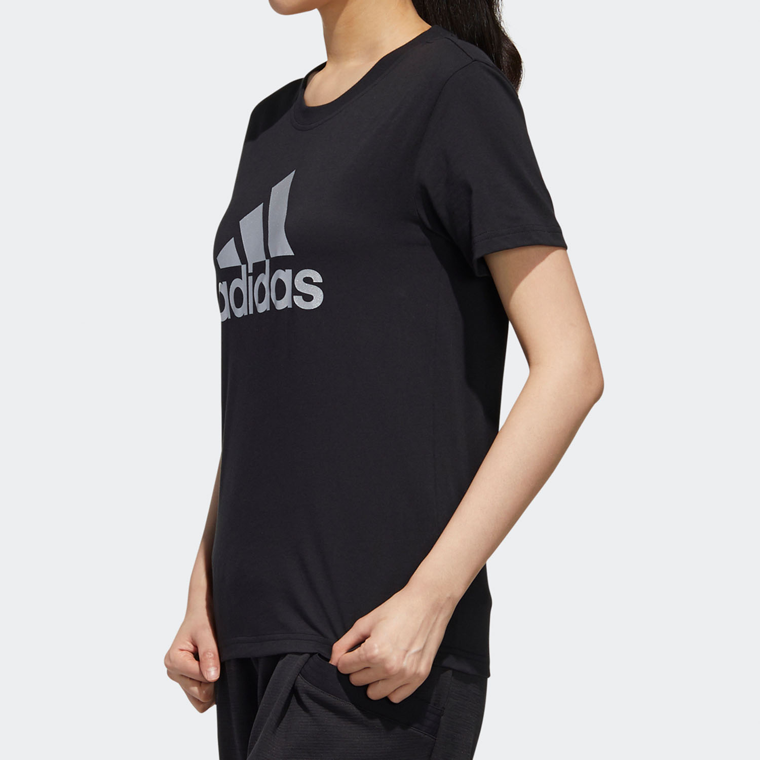 Adidas/阿迪达斯正品新款女子舒适透气运动训练健身圆领T恤GK8722 - 图0